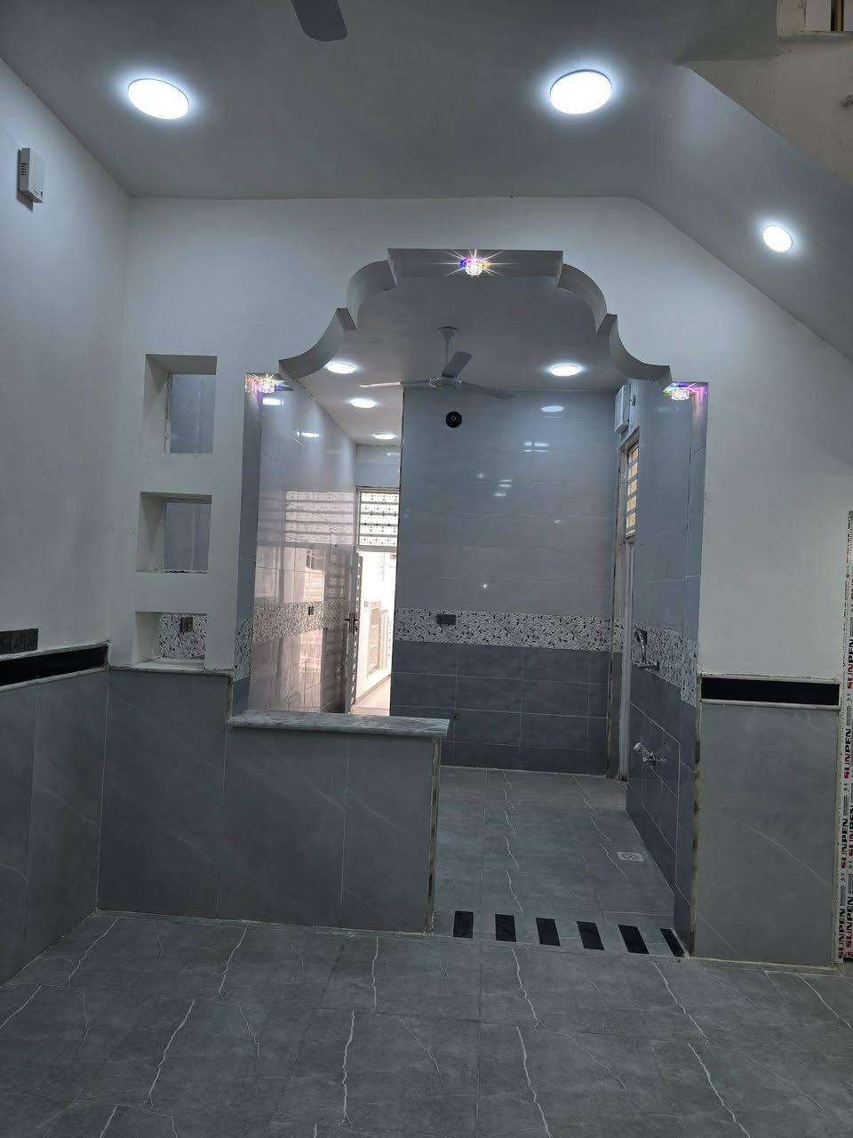 يالله دار للبيع🏡
على شارع 20 قريب على سواق العائلة مساحة 100 متر في حجي حسن الثانيه الجمعيات ***********

