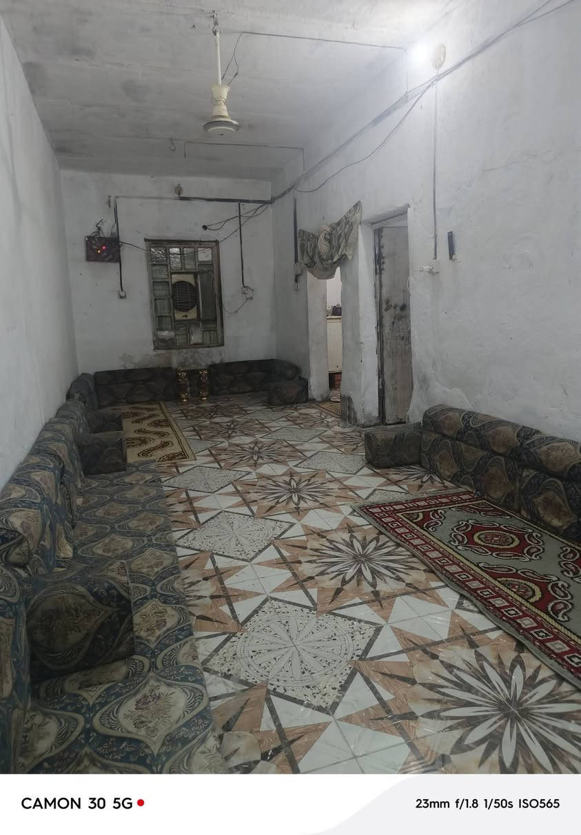 سلام عليكم بيت البيع تجاوز عنوان
ناصريه السكان الصناعي قريب على الجامع   
 بيت كله عكاده حته غرفه وصاله جبيره مطبخ وديوانيه وحمام خارجي وتواليت وطارمه جبيره مساحة البيت 160 وهذا رقمي باقي التفاصيل 
***********رايده 7 وبي  
مجال قليل
