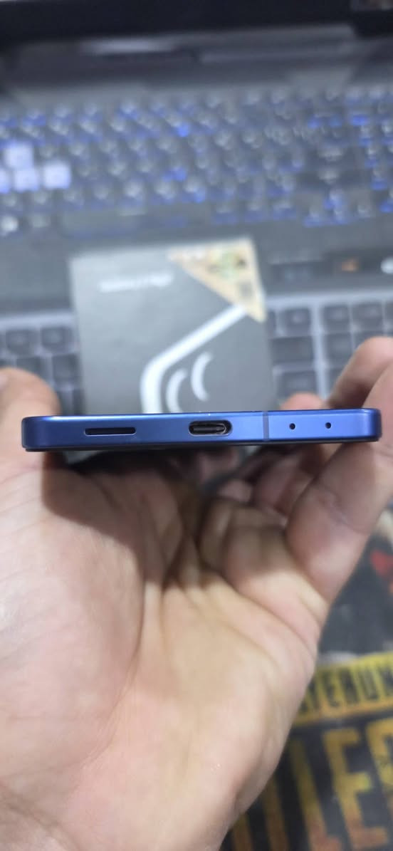 🔥 Galaxy Z Flip7 🔥
لون أزرق فاخر يلفت النظر 💙

جهاز مستخدم شهر واحد فقط، نظيف جداً وكأنه جديد ✨
ذاكرة 512GB
السعر: 950 الف
***********
للناس اللي تدور الفخامة والأداء بنفس الوقت 😎
