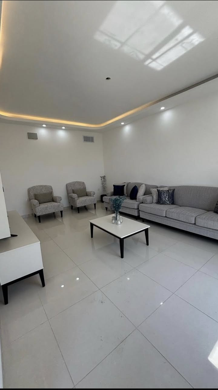 عروض مميزة دور سكنية للبيع داخل مجمع فلل أسوار البرج العاجي

امتلك دارك الآن بنظام أقساط مريح وبضمان المصرف العقاري!

المجمع حديث – آمن – مخدّم بالكامل – وبموقع استراتيجي في الجانب الأيمن من الموصل قرب دورة بغداد.

مواصفات الدور 🏡

 • المساحة: 200 متر

 • طابقين – ملك صرف

 • داخل مجمع فلل متكامل الخدمات

 • تصميم حديث + خصوصية عالية

نظام الأقساط للموظفين والمنتسبين

مقدمة فقط: 85 مليون د.ع

تُدفع على شكل دفعات ميسّرة لحين استلام الدار

وتبدأ أول دفعة بـ 20 مليون

125 مليون تُستقطع عن طريق المصرف العقاري

 • مدة السداد: 20 سنة

 • القسط الشهري: 548,000 الف دينار 

يتم التسجيل عبر أحد الخيارات التالية:

 1 - موظف راتبه يتجاوز 1,100,000 الف دينار

 2 - أو كفيل راتبه يتجاوز 1,100,000 الف دينار

 3 أو كفيلين مجموع رواتبهم 1,100,000 الف دينار

الموقع 📍

الموصل – الجانب الأيمن – قرب دورة بغداد

للحجز والاستفسار 
***********
