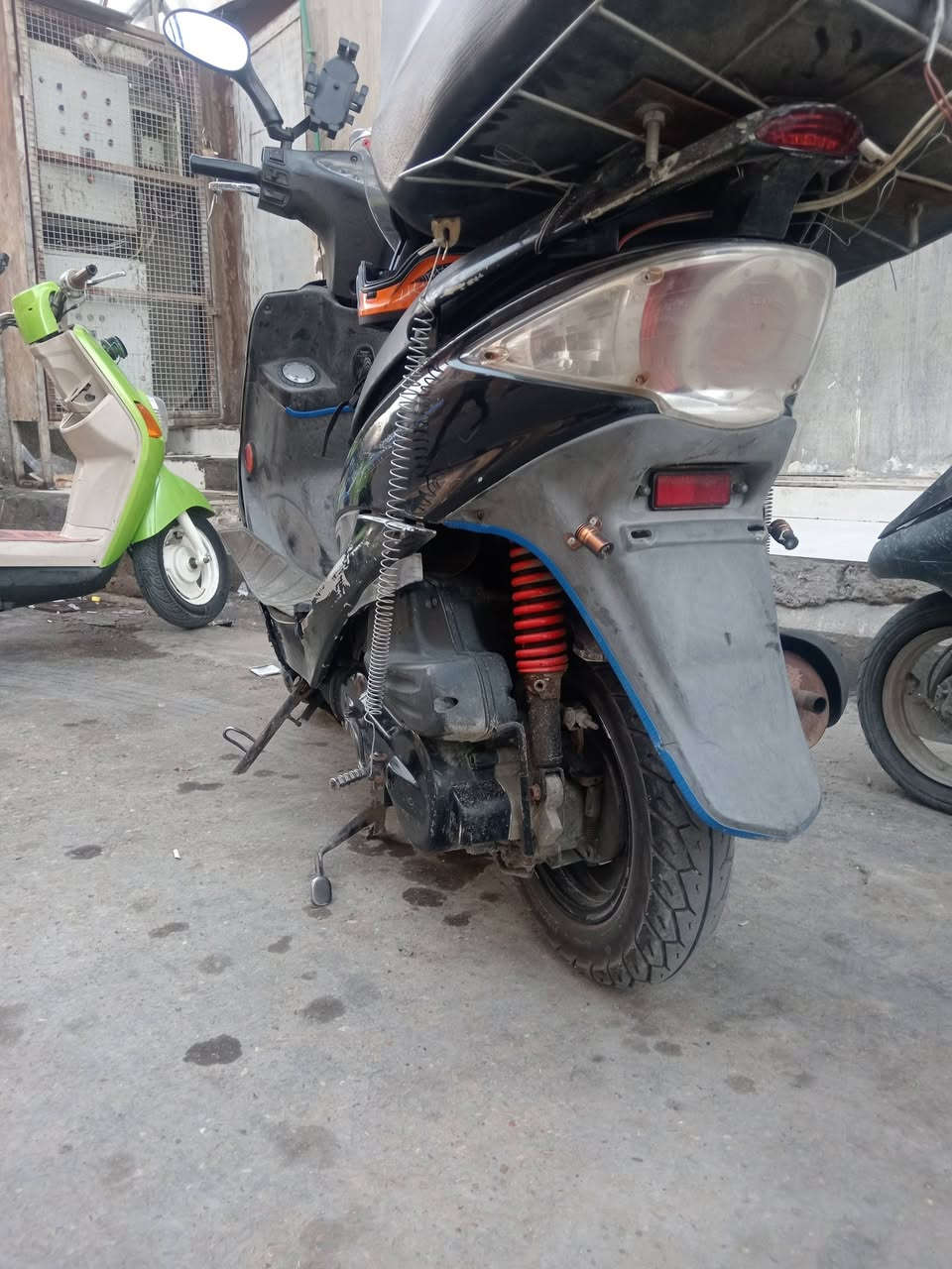 سلام عليكم.. جي فور للبيع دراجه صاله شهرين طالعه من الحاويه دراجه برغي ما مفتوح بيه.. السعر خاص.. ***********..... (مكلف بلنشر.)
