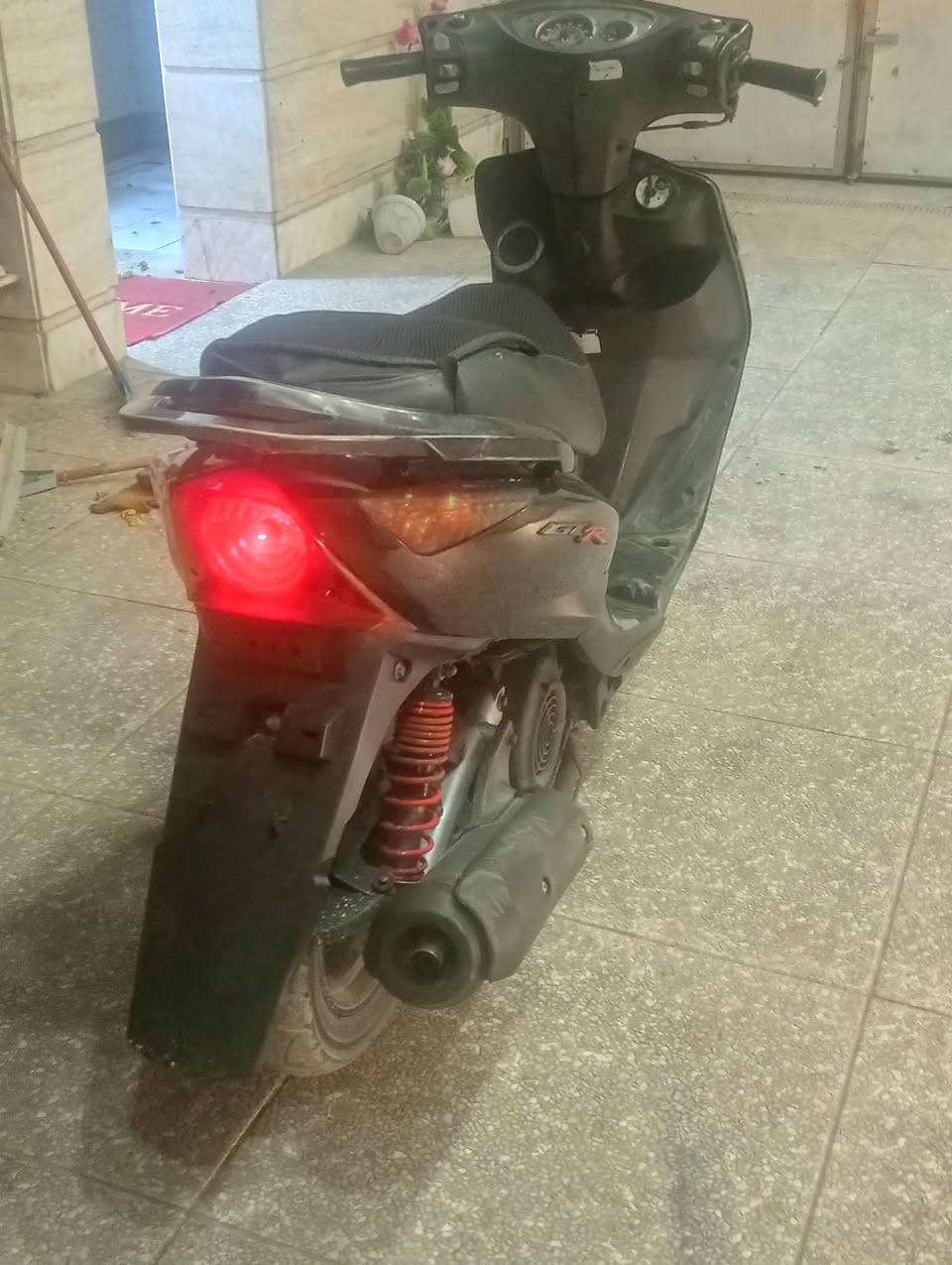 السلام عليكم دراجة ثعلب الدراجة خير من الله مكينة ناعمة ما تنسمع كلهة شغالة كيج  بانزين عداد سرعة اكلوبات بكلايت اشاير اربع نكرة سلف ابكل وكت العنوان بغداد المدينة الدراجة مكينتهة ما تنسمع شحن 🤣 والله كلهة ابلادية ملحة و ختم واحد *********** سعر الدراجة 500 و بيهة مجال لشراي
