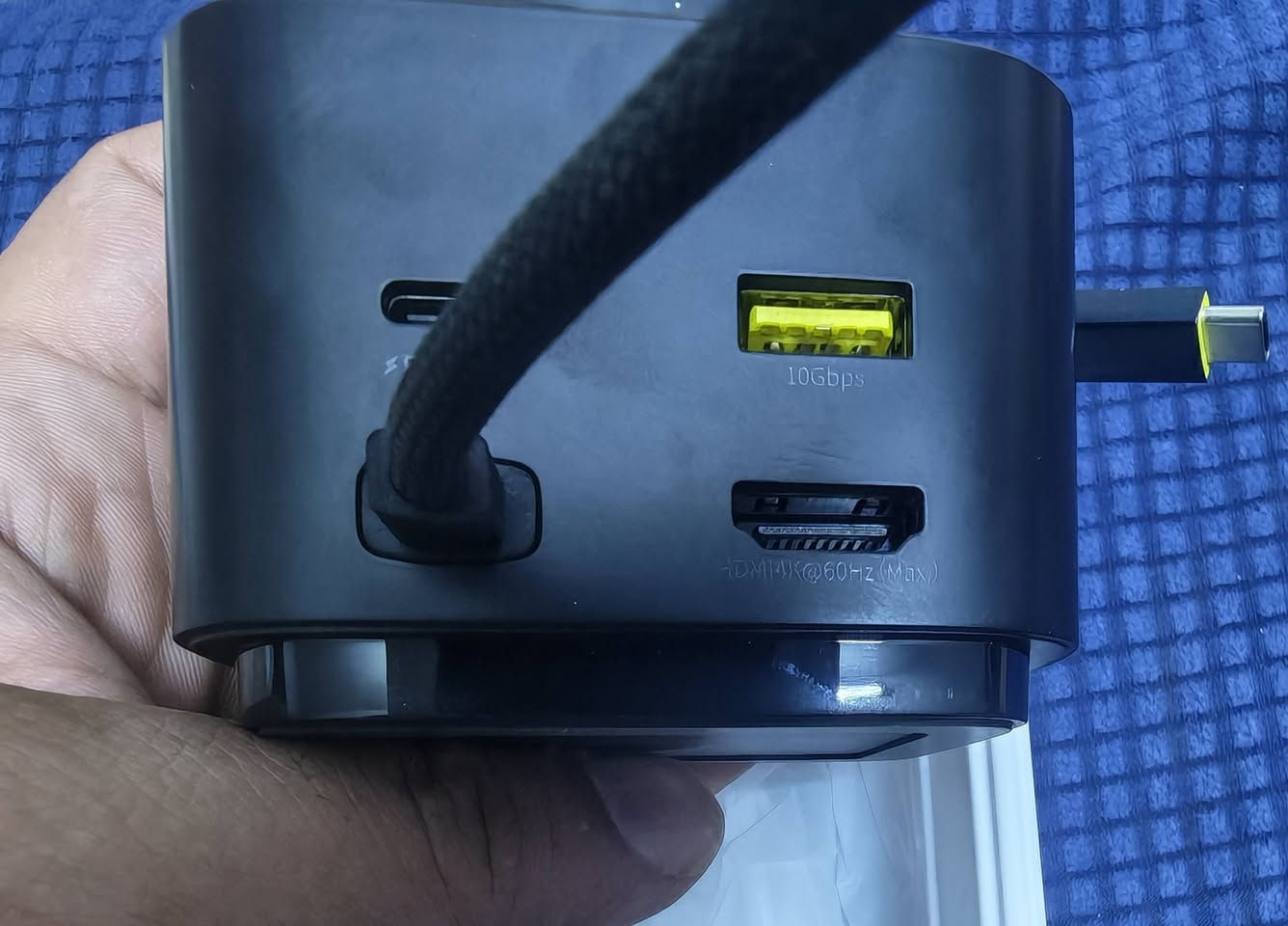 باسيوس العملاق
هذا المنتج هو موزع ومحطة شحن Baseus MagPro Series II 7-في-1.يتميز بشاحن لاسلكي مغناطيسي بقدرة 15 واط متوافق مع تقنية Qi2.يتضمن منافذ متعددة مثل HDMI لدقة 4K@60Hz ومنافذ USB-C لنقل البيانات بسرعة 10 جيجابت في الثانية.يمكنه شحن الأجهزة المحمولة عبر منفذ USB-C بقوة توصيل طاقة 100 واط.

السعر 40


**إذا كنت صاحب هذا الإعلان وتريد حذفه لأي سبب، رجاءا أرسل رسالة إلى الدعم الفني**