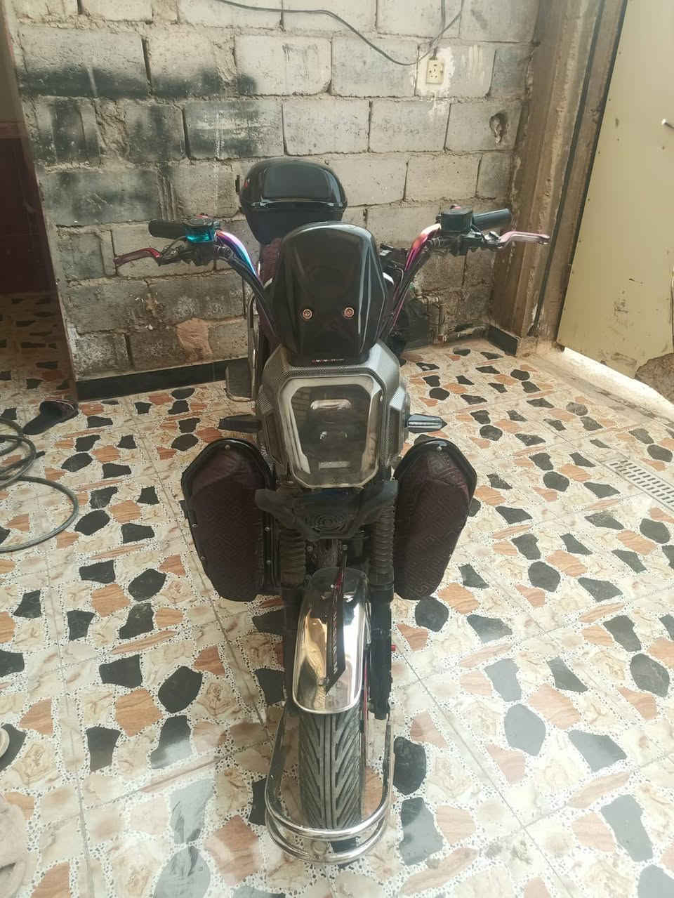 سلام عليكم مو طور شحن البيع موديل 2026 بطاريات عل فحص كامل السعر 700 أو بي مجال التصال ***********///***********
