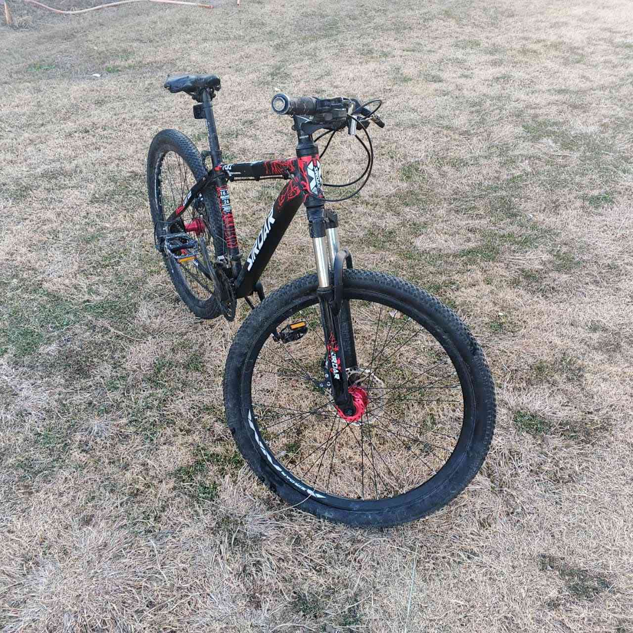 بايسكل جبلي للبيع
حجم 27
استعمال قليل جدا
المكينه 9 سرع  الخلفي والامامي 3 
دبلات ينطفن ويشتغلن 
السعر 100 الف قفل 
مكاني جزيرة الخالدية 
الرقم :***********
