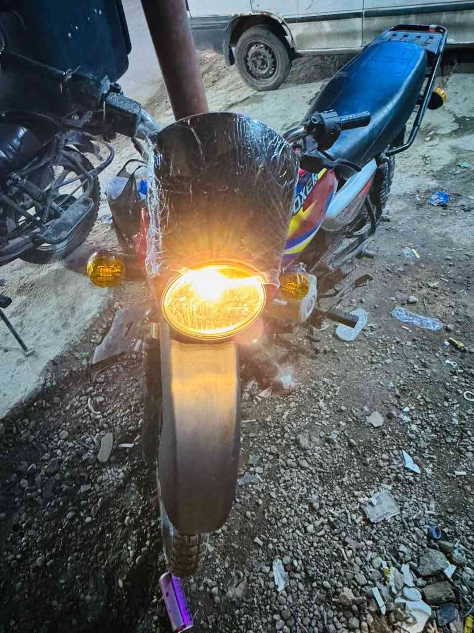 بوكسر جبلي 21 تانكي مال كلاسك موجود تانكيهة بس مضروب دراجة صوته ناعم مثل ماموضح بل فيديو العداد حادث وبدلته نواقصه <صينية مال زنجيل-فج امامي-صنودة بريك> الدراجة اوراقه ضايعة تجي تاخذها من لباب اكلفكياها قانون وعشاير من سرقة 
600 وبيه مجال حك الجية الاتصال فقط على الخط واتساب مامتوفر
***********
