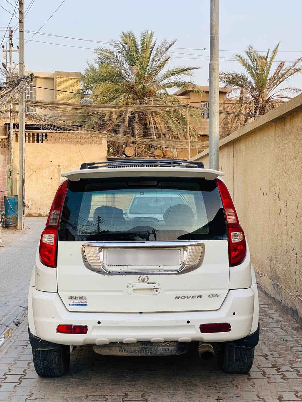 سيارة كريت ويل للبيع
Great Wall Haval H3

 المواصفات العامة

 • الفئة: SUV دفع رباعي
 • عدد الركاب: 5 ركاب
 • نوع الدفع: دفع خلفي أو رباعي (4×4)
 • ناقل الحركة: أوتوماتيك 4 سرعات
 • خزان الوقود: حوالي 70 لتر

 الأبعاد التقريبية

 • الطول: حوالي 4.6 متر
 • العرض: 1.8 متر
 • الارتفاع: 1.8 متر
 • ارتفاع عن الأرض: مناسب للطرق الوعرة

�

 • زجاج كهربائي
 • مرايا كهربائية
 • نظام صوتي (CD / AUX)
 • وسائد هوائية 

• نظام ABS
 • توزيع إلكتروني للفرامل EBD

سعرها مميز جدا و ما يتحصل 54 ورقة فقط 
 
سيارة محورة مكينة راقية وقوية


**إذا كنت صاحب هذا الإعلان وتريد حذفه لأي سبب، رجاءا أرسل رسالة إلى الدعم الفني**