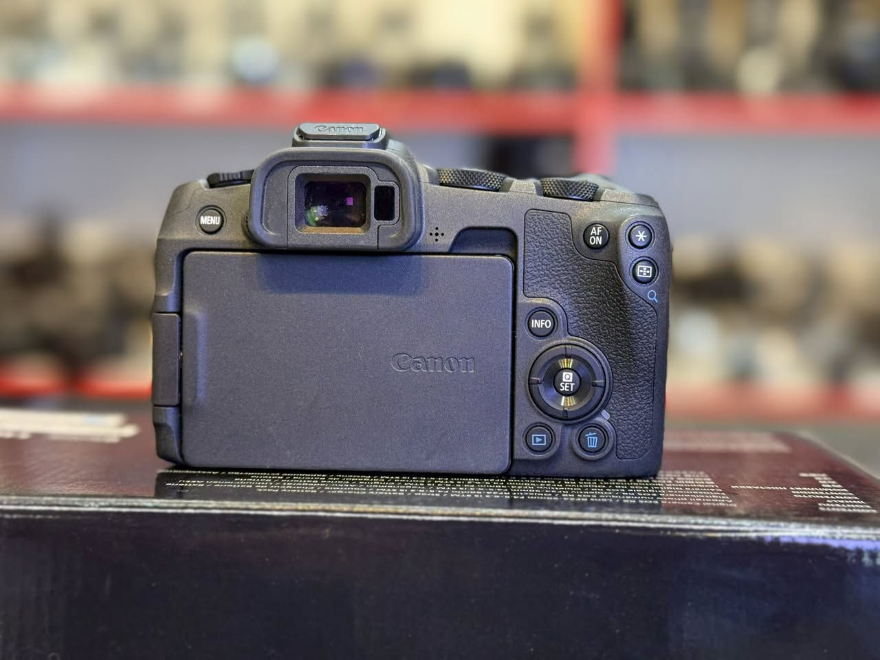 كانون R8 
الشتر اقل من 1K💯
السعر مليون ٣٢٥ الف
العنوان كربلاء-شارع العباس
متوفر توصيل جميع محافظات العراق🚗
واتساب ***********
