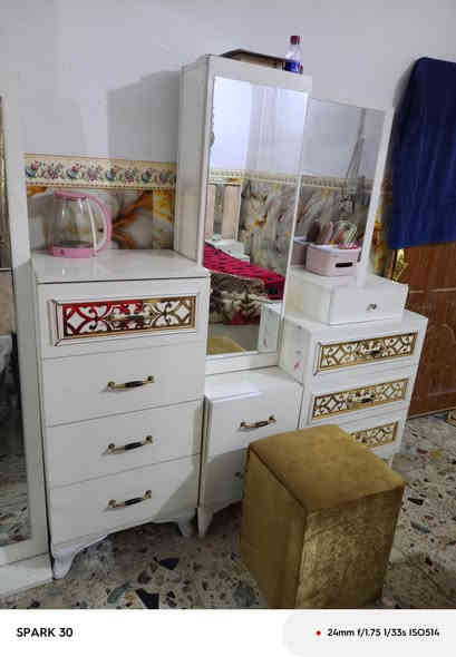 سلام عليكم غرفه نوم كامله مستعمله مده ٣ اشهر فقط الاستفسار 
***********
