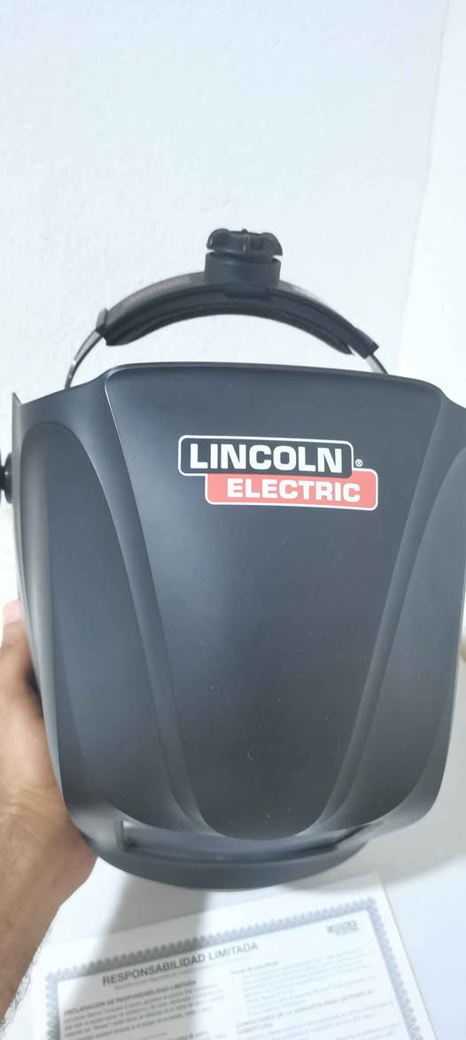 للبيع قناع لحام احترافي من شركة Lincoln Electric

 الغنية عن التعريف، يجمع بين الحماية الفائقة

 والراحة أثناء العمل.أهم الميزات:رؤية الألوان

 الحقيقية (4C): يخليك تشوف الشغل بوضوح تام

 وبألوانه الطبيعية بدون تشويه.تعتيم تلقائي ذكي:

 يحمي عينك بلمح البصر (1/25,000 ثانية) أول ما

 تبدأ اللحام.وضوح بصرى ممتاز: حاصل على أعلى

 تصنيف عالمي لمنع زغللة أو تعب العين.وضع

 التجليخ (Grind): تگدر تستخدمه أثناء التنعيم

 والتجليخ بدون ما ترفع القناع.خفيف ومريح:

 خفيف الوزن ومصمم بحيث ما يضغط على

 الرأس بالعمل الطويل.طاقة مزدوجة: يعمل بالطاقة

 الشمسية مع بطاريات سهلة الاستبدال.

سعر 235 الف

*********** صناعة أمريكية 🇺🇸 المدائن, بابل
