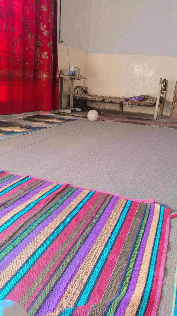 بسم الله الرحمن الرحيم
يوجد مشتمل  للبيع  المساحة 150 متر.  

متكون من صاله. 

مطبخ 
غرفتين نوم. 

الموقع.  مميز.(قرب الضريبه.  شارع جعفر الطيار) 

اي استفسار الاتصال على رقم صاحب الدار.  ***********

او مراسله الصفحه
