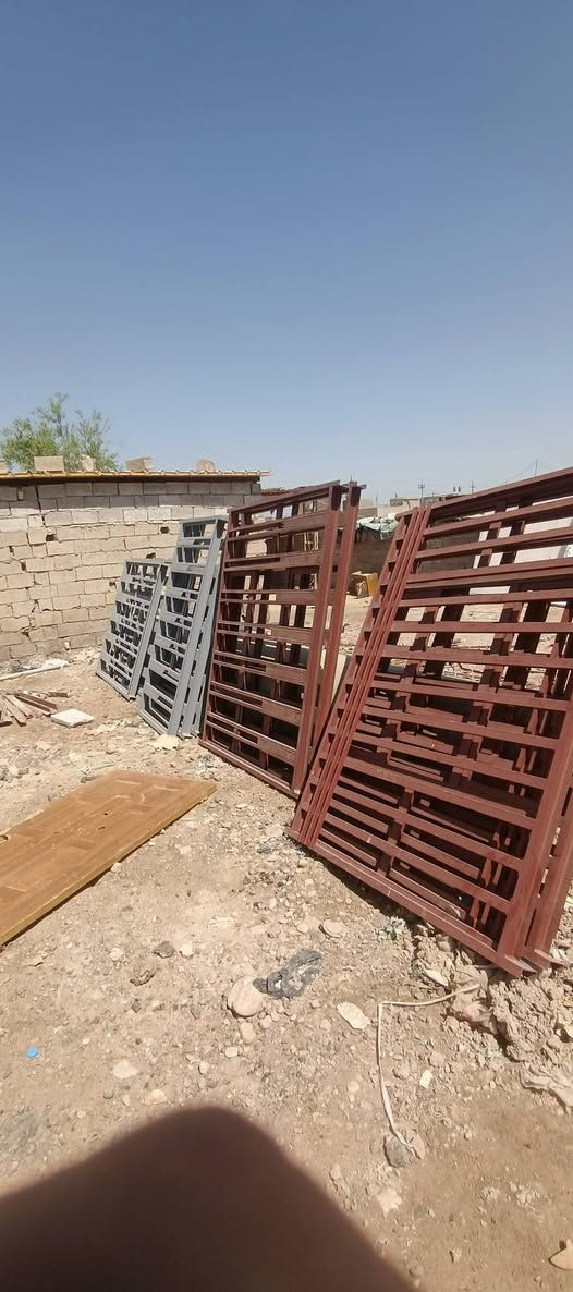 السلام عليكم يوجد لدينا شيلمان جميع القياسات بلجيكي أصلي 
مع شبابيك و بيبان حديد مستخدم و جديد 
مع زوايا ب جميع القياسات 
العنوان :الحسينيه \شارع حشد نهايته \ب قرب من مسبح الماسه مغلق و معمل غاز 
زورنا في سكله حديد الدراجي
***********

