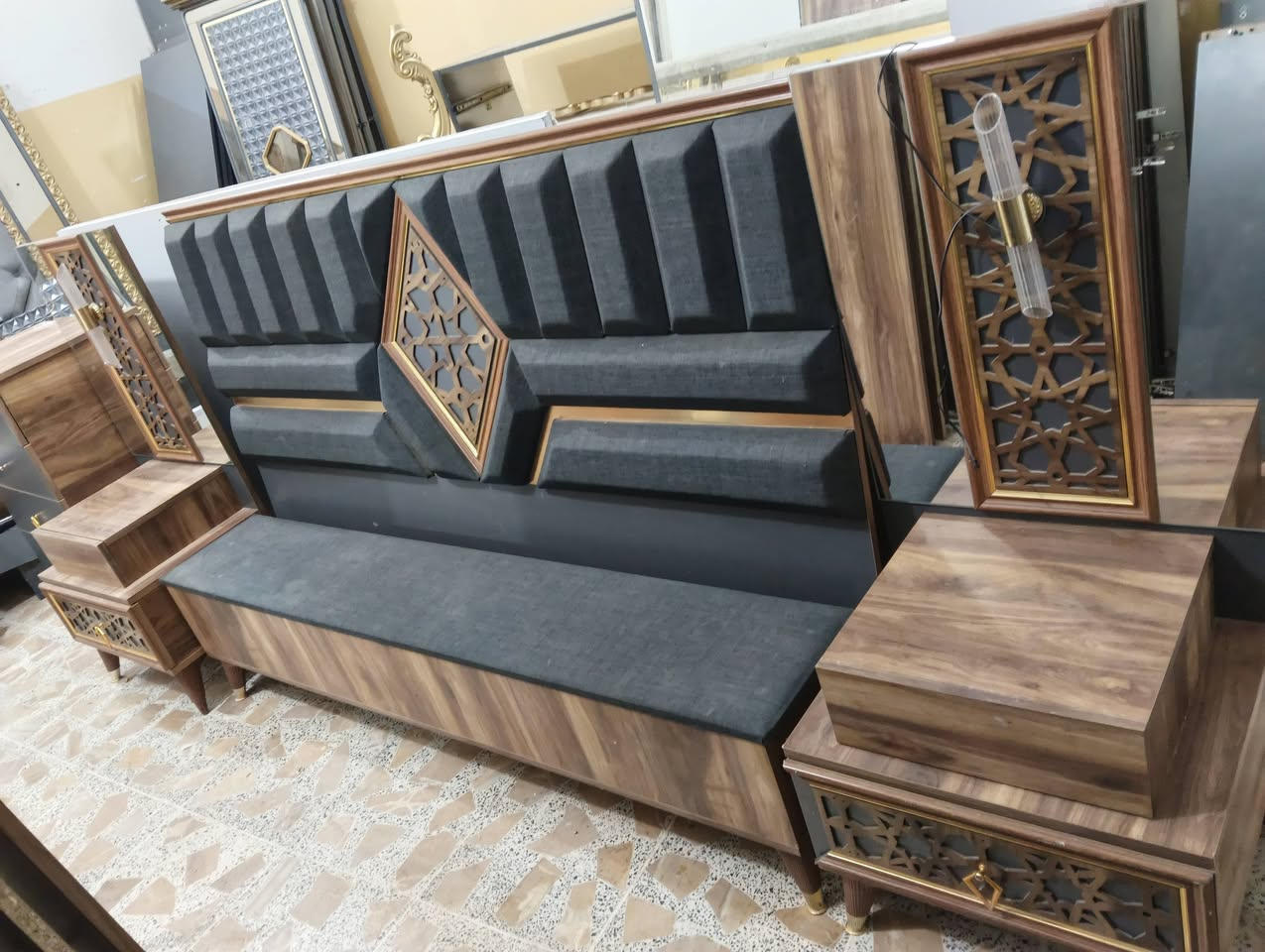 غرفة تركيه نضيفه كلش 10قطع وسرير مخزن وكنتور ضخم طول 4 متر وبيه كنتور إضافي ماطفل وصبغ حراري كنتور ابواب وخشب ثقيل السعر 775 وبيها مجال اتصل علا الرقم/***********/***********/ مكان فلوجه
