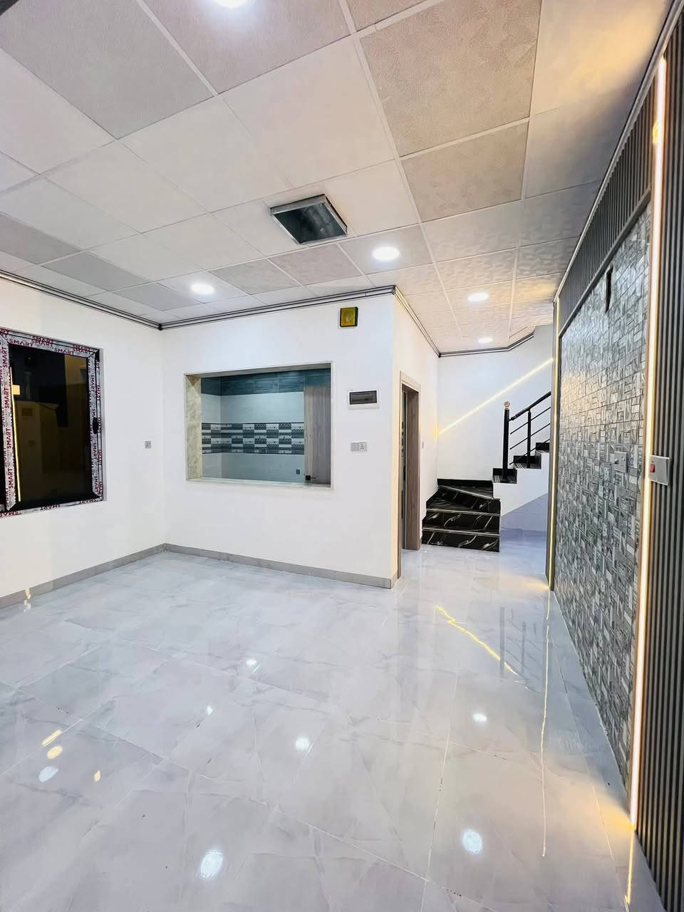 للبيع دار في حي الملايين الأولى / قرب جامع الصواف
المساحة البيت 110متر    واجهه 10م 

طابقين بناء حديث زيرو

الطابق الاول غرفتين نوم واستقبال وهول ومطبخ وصحيات 

الطابق الثاني ثلاث غرف نوم وحده سويت وهول وصحيات 

صنف العقار بستان ملك صرف طابو الزهور 
شارع بعرض 10متر

 تسليم البيت مفتاح فوري🔑

#مكتب__ربيع__نينوى__للعقار

للاستفسار اكثر الاتصال على الأرقام التالية 

 *********** 📲

 *********** 📲
