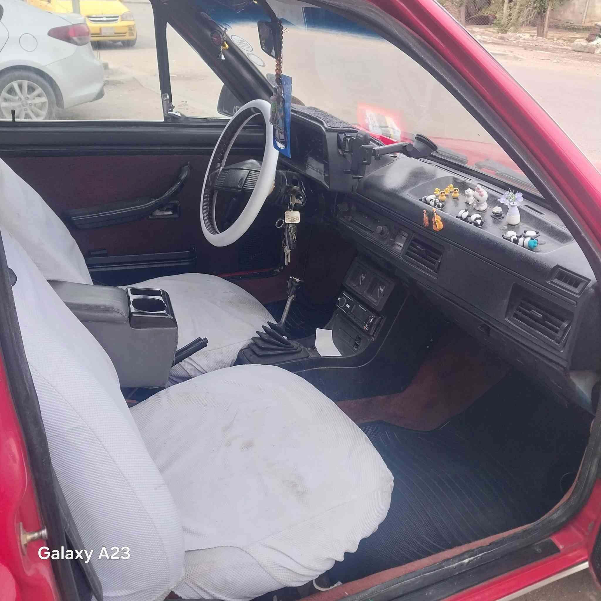 السلام عليكم
برازيلي موديل 87 بلادي صبغ جمالية بدون حادث 
مكينة بلادي كير بلادي 4 مكفولات 
تخم تاير جديد تخم ويل جديد 
السيارة نضيفة وحلوة 
مكانهه بغداد الغزالية 
كهربائيات بلادي من الداعميه الدعامية 
الرقم نكليزي جديد بسمي 
تحويل وين ماتريد 
السعر 35وبيهه مجال لعيونك الغالي 
***********
