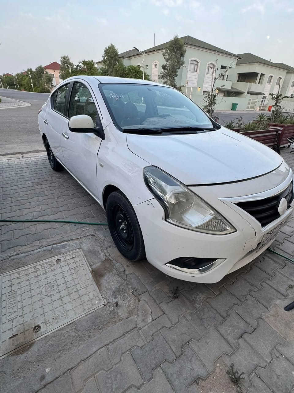 نيسان سني مديل 22  بيها باب بارد ومكانات  بارد ماشيه 96 سنويه بعد 6 اشهر وتنتهي وكاله او تحويل تخم تاير حداديه جديده جاهزه مابيها نقص برغي السياره السعر 100 وبيها مجال حك الجيه مكاني البصره *********** او مراوس

