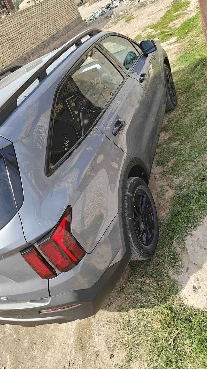 سورنتو 2022
فول مواصفات 
كلشي موضح بل صور 
بيها جاملغ وباب مبدل فقط 
السعر 220  بأسمي السياره تحويل ثاني يوم
***********
