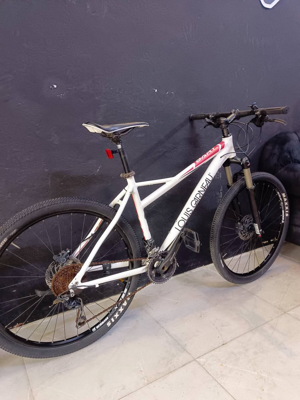السلام عليكم دراجه ماركه لويس الحجم 27ونص الفريم m معدن المنيوم تايرات ماكسزز مجمع  سيت ديور 10/3 بريكات هيدروليك شيمانو دبل فتح قفل السعر 380 مجال قليل للاستفسار ***********  /*********** العنوان موصل كوكجلي معرض الفهد يوجد توصيل
