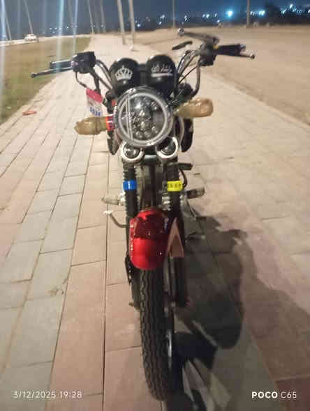 السلام عليكم دايون عضم البيع موديل 19مكفوله كفالة عامه شرط برغه مامفتوح بيه دراجه بلادي لسعر اتصل ***********
