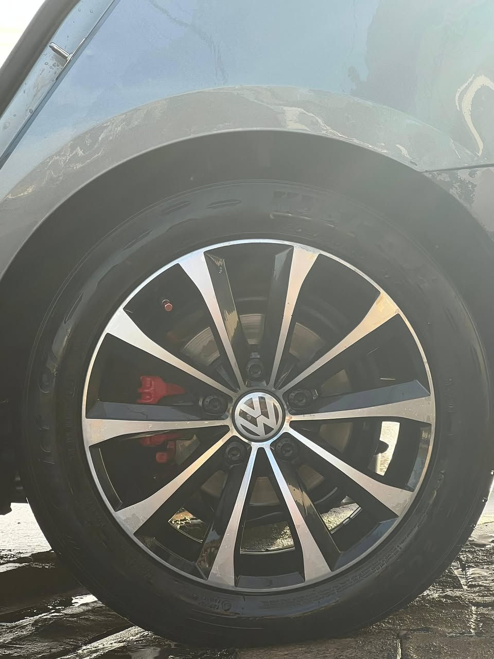 جيتا موديل ٢٠١٧. ماشية 121 ميل . فول مواصفات se  . ايرباكات سليمة السيارة خير من الله صور الحادث موجودة بالمنشور 
مكان السيارة كركوك 
للاتصال: ***********
