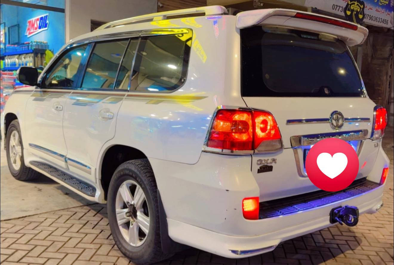 السلام عليكم ورحمة الله وبركاته

للبيع – تويوتا لاندكروزر GXR
📌 موديل: 2014 
📌الرقم أربيل    السيارة باسمي شخصياً

🔧 المواصفات:
 • المحرك: V6
 • الكير: أوتوماتك
 • الدفع: رباعي 4WD
 • بصمة تشغيل
 • ثلاجة
 • تبريد قطعتين
 • شاشة
 • كاميرا
 • مانع انزلاق
 • إشارات بالمرايا
 • فتحة سقف 

 
 🔸 السيارة كلش نظيفة وما بيها أي نقص 
 🔸خالية من العيوب
 
 🔸 مكفولة من الضربة لكن قطعتين صبغ بسبب رفع السبير التعليك الخلفي  

#بغداد - صليخ 600
 
📞 للاستفسار:
***********
