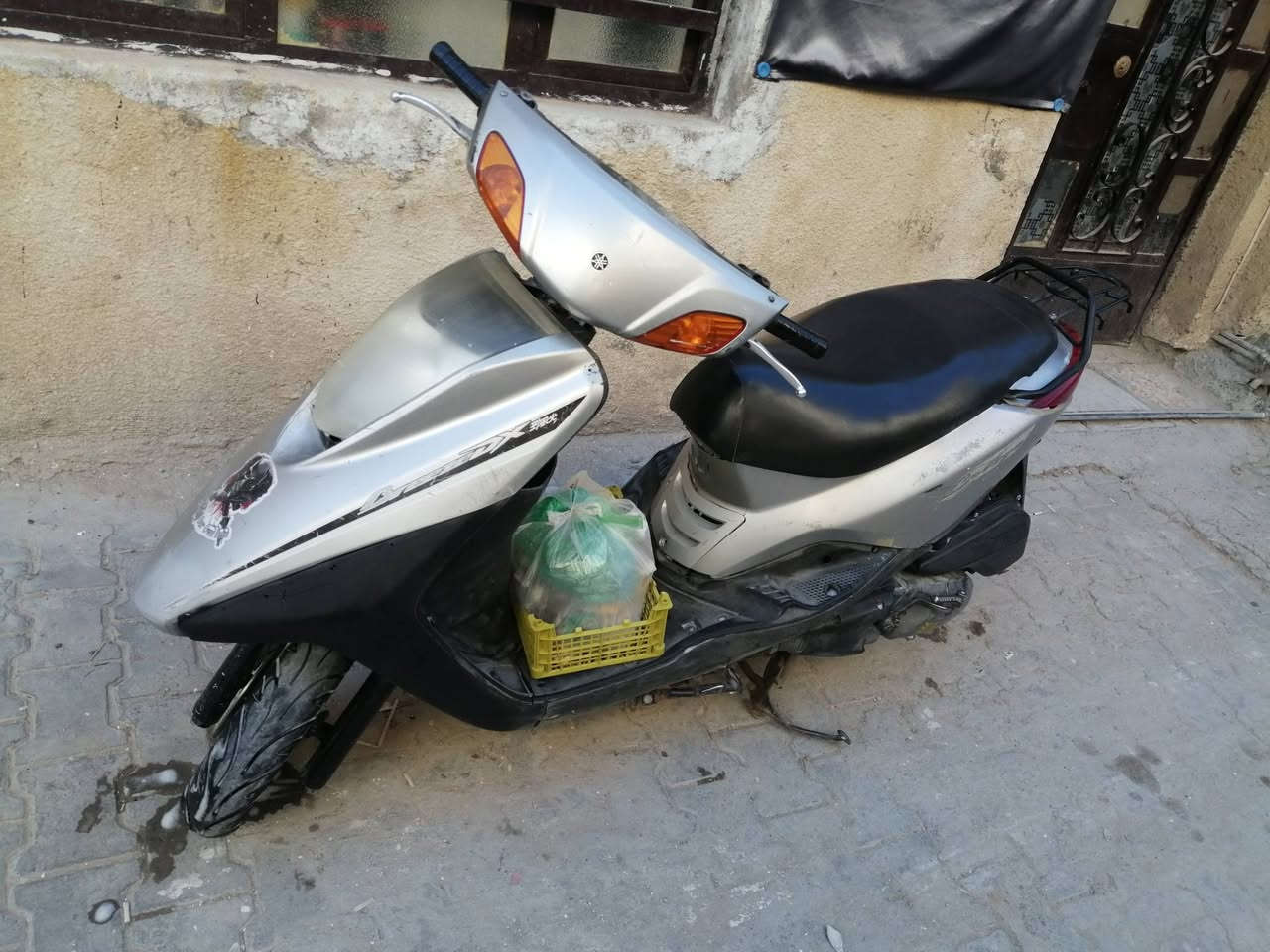دراجه بريز فحل شغاله سلف هندر كفرات مختمه دبلات جدد قفل جنطه قفل ستيرن كله شغال لايت شغال نقصه بس اشاير اليسره وكيلو وبريك امامي الباقي كله شغال  متر سرعه بس كيج بانزين شغال كابريتر اصليه داجه خير من الله السعر 500 وبيه مجال المكان الحريه  ***********

