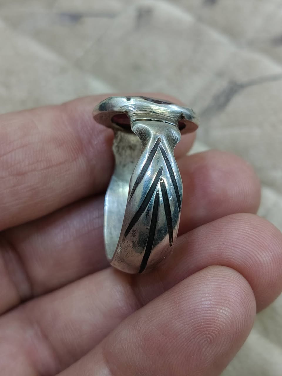 ياقوت أفريقي 50 الف بغداد ***********
