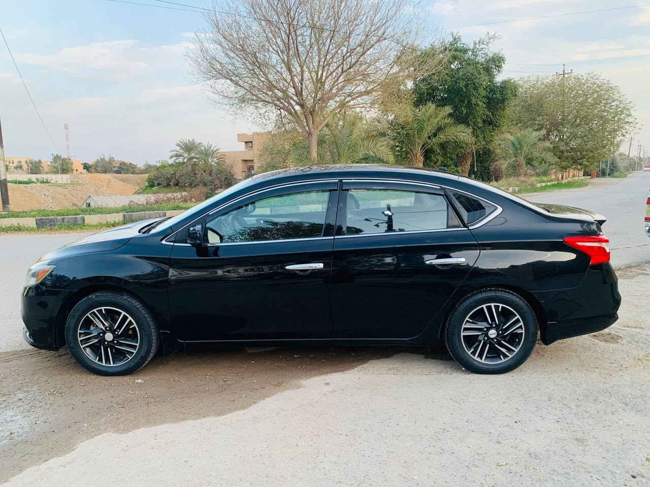 السلام عليكم للبيع فقط نيسان سنترا ٢٠١٩ السياره مكفوله وارد  امريكي بيها بارد فقط براس الجاملغ الأمامي والجاملغ الخلفي  السياره نضيفه خير من الله السياره محرك كير كلة جديد صدر بي شغلات بسيطة تخم تاير جديد تبريد شغال ثلج السعر ١٢٥ عنوان السيارة صلاح الدين تكريت للاستفسار الاتصال على الرقم ***********
