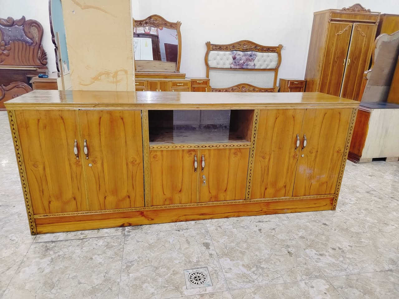 السلام عليكم بوفيه مستخدمه السعر 80, عنوان واسط العزيزيه شارع التربيه ***********
