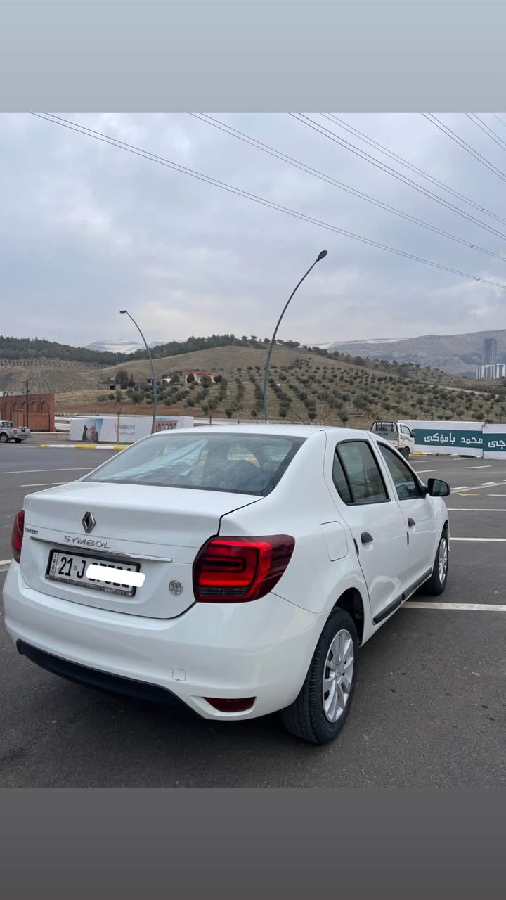 ڕینۆ سیمبۆل ٢٠١٧
پەلەیەک بۆیاخە سۆنەرم داناوە
گێڕ و مەکینە بەشەرتە
سەنەوی و هەمو شتی تازەیە
١٤٨ هەزار رۆشتووە
سعری:٧٥$
***********
*********** السليمانية, العراق
