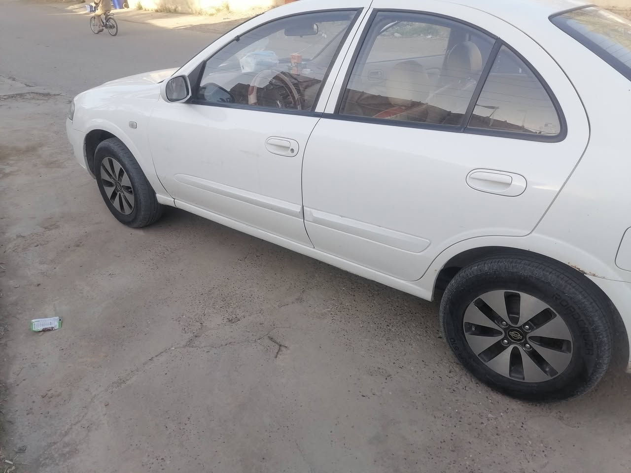 السلام عليكم سيارة سني ٢٠٠٩ كوري رقم بغداد السيارة من اشتريتهه ما كان اكو سونار اشتريت بيهه نصف باب خلفي وجاملغ خلفي صبغ السعر ٩٥ ورقه وبيهه مجال للشراي للاستفسار أكثر الاتصال ***********
