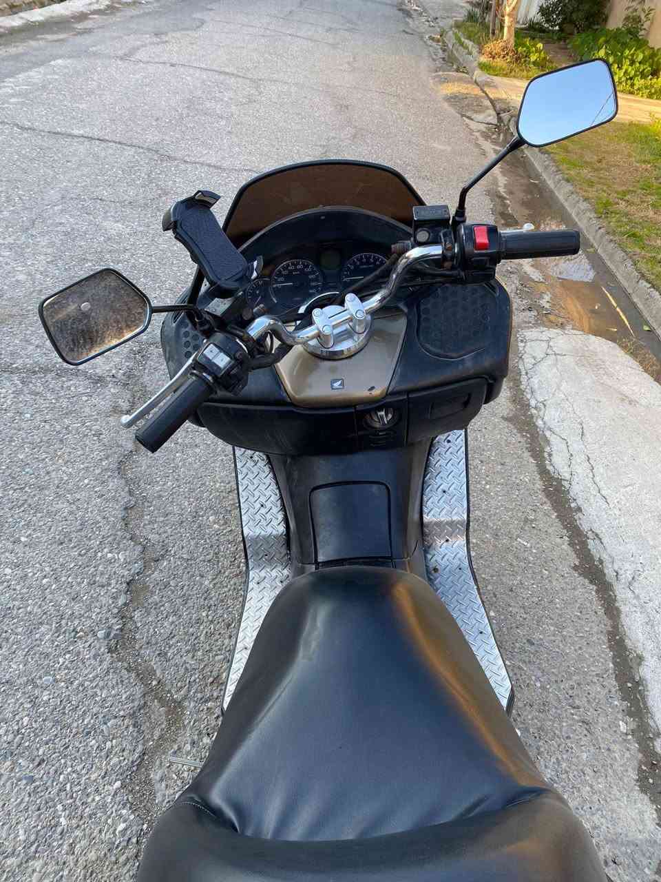 السلام عليكم فورزة 80 للبيع محرك شرط ما مفتوح وشرط لا صرف ولا نفخ دبلات ورة كدام جدد تايرات ثنين هم جدد دسكات ورة كدام كلجات امامي خلفي  فلنجات كلو جديد رون ثابت 1 ونص حماوة جوة النص ما تعبر ماطور جديد ما تصرف علي لو ربع كلو جديد السعر700 وبي مجال مكاني موصل ***********
