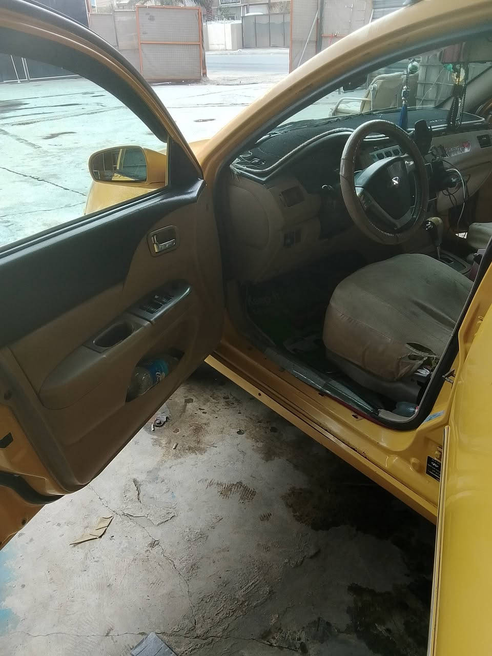 السلام عليكم
شيري صفرة اي فايف موديل 2011 رقم دولي سنوية بااسمي  تحويل مباشر مصغرة هيئة ومرور تاخذ صافي كير ومكينة كامري ابو الجف كير ومكينة مكفولات كهربائيات كلها شغالة سنتر لوك تختم تاير جديد صدر كلة جديد *********** / سعر 35  وبيها مجال بسيط 
مكان سيارة بغداد
