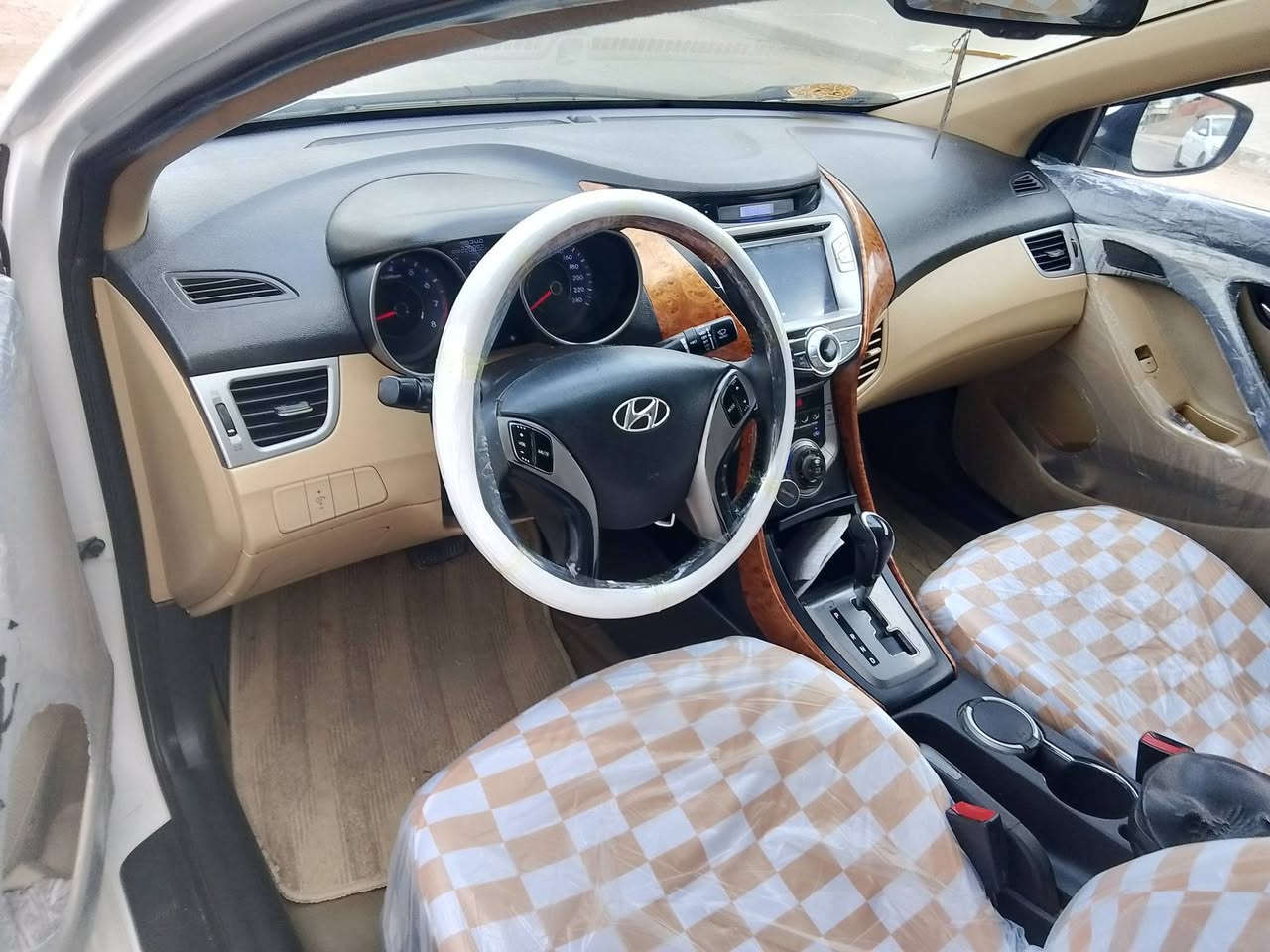 النترا مديل2014 السياره مكفوله من كلشيه فول مواصفات فتحه شاشه كامله حساسات فول مواصفات السعر 128التصال***********
