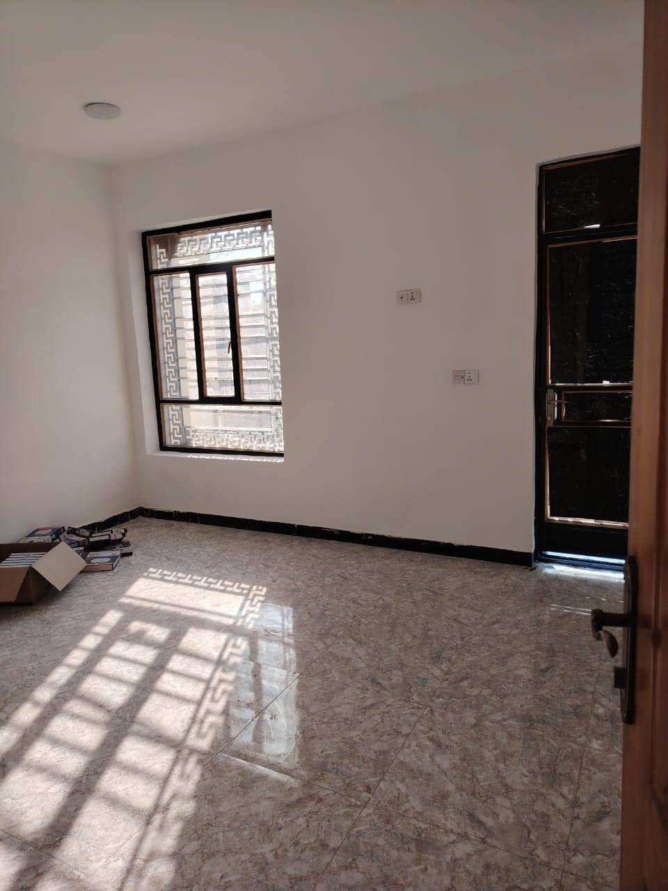 #بيت. للبيع 
📐 المساحة: ٥٠ متر
🏠 البناء: طابقين مع بيتونة كبيرة
يتكون من:
مدخلين
استقبال
مطبخ
حمام
غرفتي نوم
📄 الطابو: زراعي سند ٢٥
📑 تنازل شركة + إقرار محكمة
💰 السعر: ٧٨مليون. 
📍 العنوان: بغداد – الدورة – البوعيثة – مجمع السلطان الرابع
📌 قريب من المدارس
📞 للاستفسار:***********
