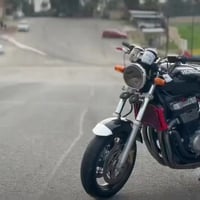 سي بي ١٣٠٠ • ٢٠٠٢ • مكفوله