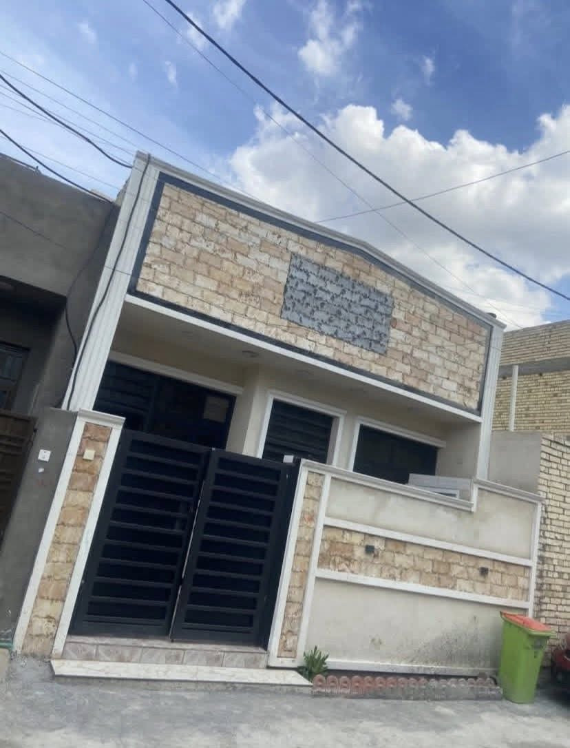 السلام عليكم بيت للبيع 100 متر الواجها 6وربع ونزال 16يحتوي عله مطبخ و ستقبال وصاله وغرفه نوم صحيات عدد2 وبيتونه جبيره البيت طابق واحد بناء 2022 البيت نضيف العنوان الدوره البعيثه شارع صيدلية بسمة الحيات شواطئ دجله اي استفسار عله هذه الرقم ابو علي (*********** (***********
