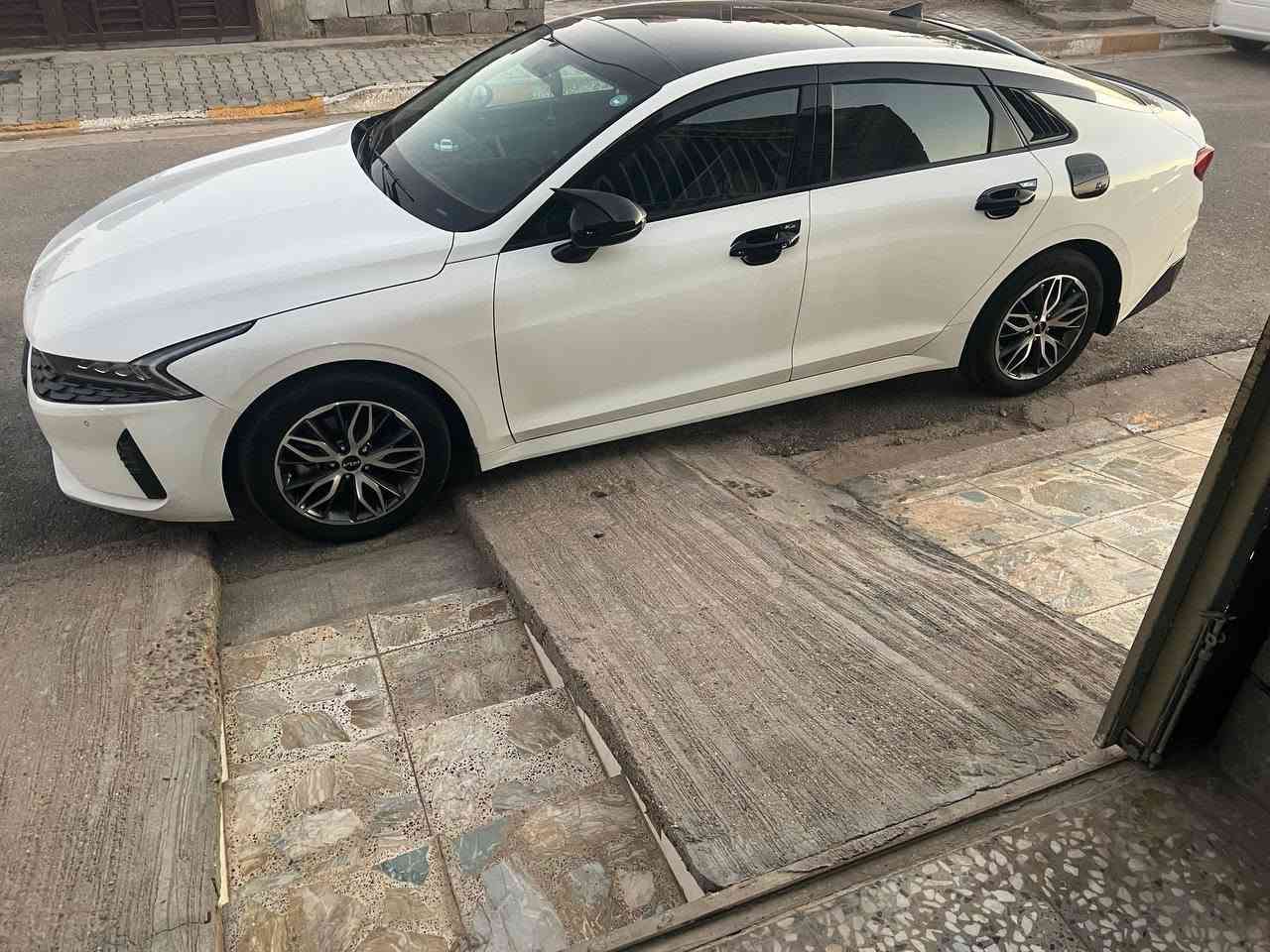 السلام عليكم
Kia K5

2023 
خليجي كفاله

شركه نم 
رقم اربيل باسمي 
بنوراما 
بصمه + بصمه ابواب
محرك 2000 دوش
كرسي كهرباء
كراسي جلد
شاشه 
كامره خلفيه
حساسات
هندربيك بصمه
انضمه قياده 
ماشيه ٤٨ الف 
تحكمات ستيرن جهيتن
اوتو هولد
تدفئه وتبريد بالكراسي
تبريد بيانو
شاشه اعطال 
تبريد قطعتين
لايت زينون اربع عدسات
مانع انزلاق
اشاير بالمري
جنطه ذكيه
بك لايت لد

مكان السيارة بغداد اليوسفيه

***********
***********

سعر  215 وبيها مجال
