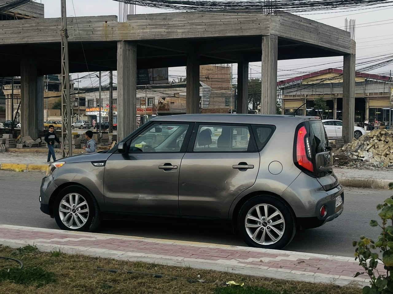 كيا صول موديل2019
رقم بغداد انكليزي
ماشيه76ml
مكينه 2000
سياره مابيها حادث 
ولا تبديل ولا ايرباك 
فقط صبغ وهاذ السونار واضح بلصوره
مكاني كربلاء
سعرها105
بيها مجال بسيط
***********
