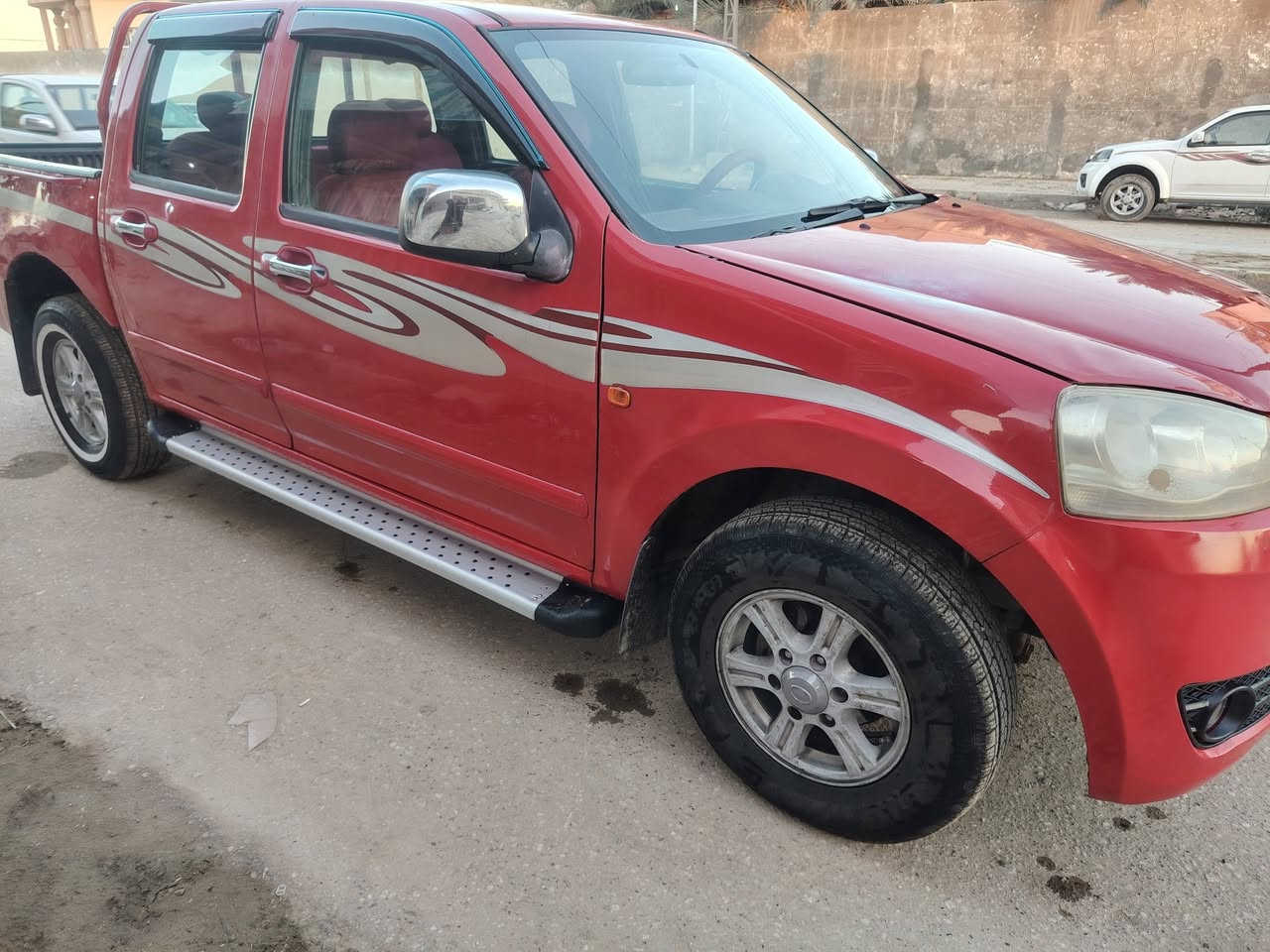 سلام عليكم كريت ويل موديل 2013 مكفولة كفالة عامه رقم واسط تحويل مباشر سنويه مجدده 2027 كير محرك حداديه جديده تخم تاير جديد السعر 67 وبيها مجال اتصال *********** العنوان الديوانية
