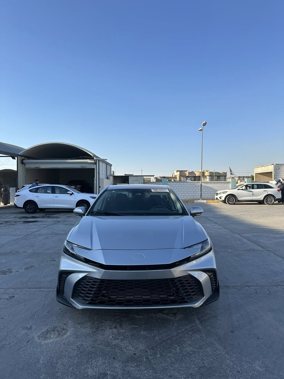 تويوتا كامري 
مديل 2025 وارد امريكي هايبرد حره بدون 
رقم تترقم جميع محافضات العراق  
(رقم مجاني على الدوله )
ضرر السياره بنيد صبغ فقط 
مواصفات فول عدا الفتحه  شاشه اللكتروني رادارات كامره دواره موصفات معروفه بيها السياره لون سلفري ماشيه 9 الف mi
سياره جاهزه من كلشي مكينه كير بطاريات كله جديد بوضع الشركه .
مكينه 2500cc تستقبل عادي محسن .
عنوان السياره  البصرة المعقل .
208$ وبيها مجال  .
رقم تلفون ***********
