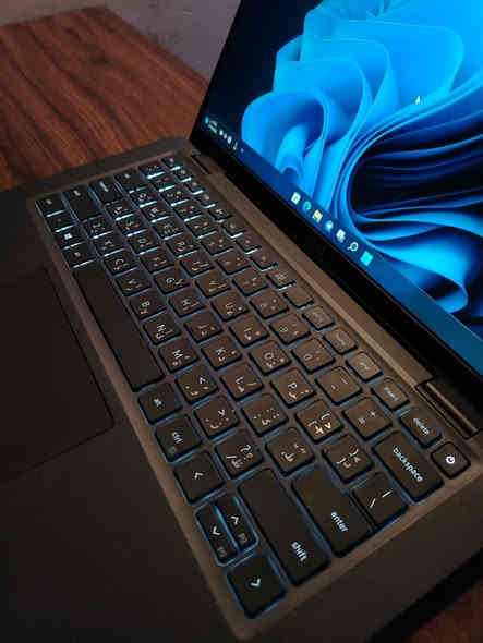 لابتوب DELL معالج i7 جيل 12TH للبيع .
اللابتوب مفول مواصفات
الجيل مالته جدا حديث الي هوة الجيل ال12 يعني سنه الإصدار مالته حديثه وادائه قوي.

معالج i7 فدشي يتحمل شغل والعاب 
تصميم سلم ووزنه خفيف
حواف شاشة نحيفه .

اللابتوب جدا نضيف وادائة قوي وممتاز يفيد الي عنده دراسة او العاب متوسطة او غيرها من الاستعمالات .

المواصفات :
المعالج intel cori7
الجيل : الثاني عشر (12)
كرت الشاشة : INTEL GRAPHICS 8GB
الشاشة : فول اچ دي (FHD) حجم 14.3 دقتها والالوان جدا واضحه وتشغل 4K بالمشاهدة .
الرام : 16G نوع DDR4 فدشي راقي .
الذاكرة : 256GB ssd M.2 
كيبورد عربي انكليزي ليزري .
كيبورد ميكانيكي ضوئي .
سماعات ستيريو .
كامرة امامية واضحه
غالق كامره سلايد
بطارية اللابتوب ليثيوم تطول فوگ ال 4 ساعات ب الاستعمال المكثف .

المنافذ :
منفذ تايب سي للشحن
منفذ  تايب سي للبيانات 
منافذ USB 
منفذ Hdmi
منفذ سماعات
وغيرهن بعد.
المميزات:
كيبورد عربي انكليزي ليزري ضوئي ميكانيكي .
لونه كاربون فايبر من الخارج واسود الداخل فدشي مرتب

الملحقات:
ملحقاته كلها موجودة واصليه
كيبل ثلاثي اصلي.
شاحنة اللابتوب الاصليه  .
جنطة لابتوب لونها اسود ومرتبه هم بعدهي جديده غير مستخدمه .

منصب عليه وندوز 11 برو مفعل مدى الحياة وحزمه الاوفس كامله كذلك مفعلة مدى الحياة .

اللابتوب كلش نضيف ومواصفاته قويه ومحترمه وتصميمه كلش مرتب . ومابي أي نقص كيبورد سماعات انترنت شاشة كامرة كله شغال وممتاز وماب اي نقص من اي ناحية .
وكلشي بي بعده جديد ونضيف مثل ماموضح.

السعر : 475 الف وبي مجال جدا قليل .

مكاني النجف والي يريده توصيل هم موجود ان شاء الله .

***********

(لابتوب للبيع النجف بغداد الانبار البصرة حاسبة محمولة منضدية دل dell hp pc laptops laptop computer )
