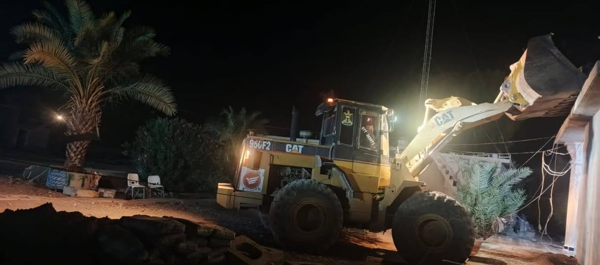 شفل كتر للبيع موديل 96رقم مثنه لل29 محرك كمنز 24ولف امريكي مو صيني مكفول عفاله عامه  تبريد ثلج المكان كركوك للستفسار ***********
