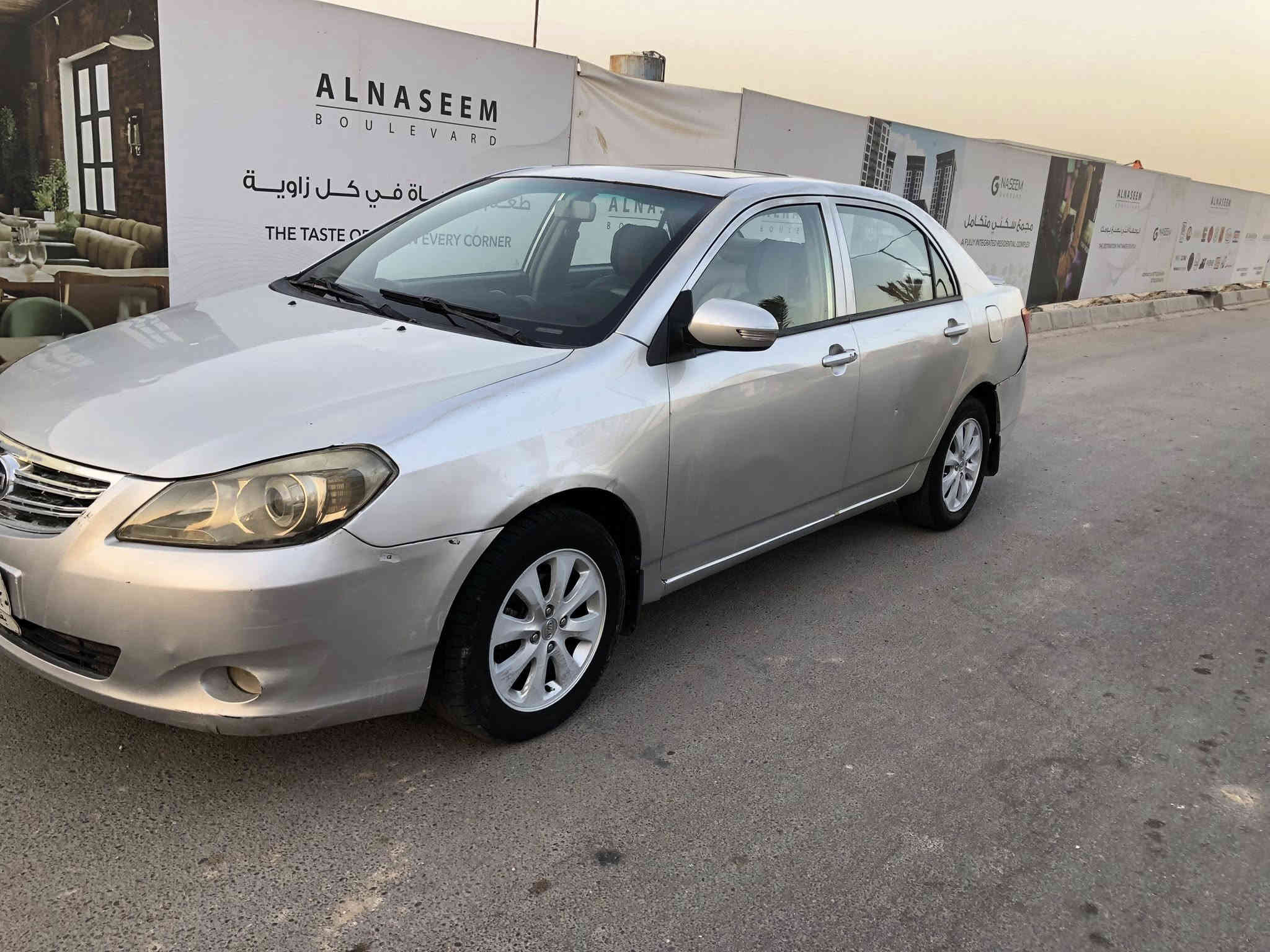 السلام عليكم للبيع BYD G3
السيارة كير عادي مكينة جديد 
تخم تاير جديد 
باتري جديد
كهربائات شغالة 
السيارة بيها نواقص خفيفة 
متوكفك بل شارع مستعجل علة بيعتها صاحب يريد تحويل ثاني يوم السعر ٥٢ وبيها مجال مكان السيارة بغداد 
رقم تلفون ***********
وتساب. ***********
