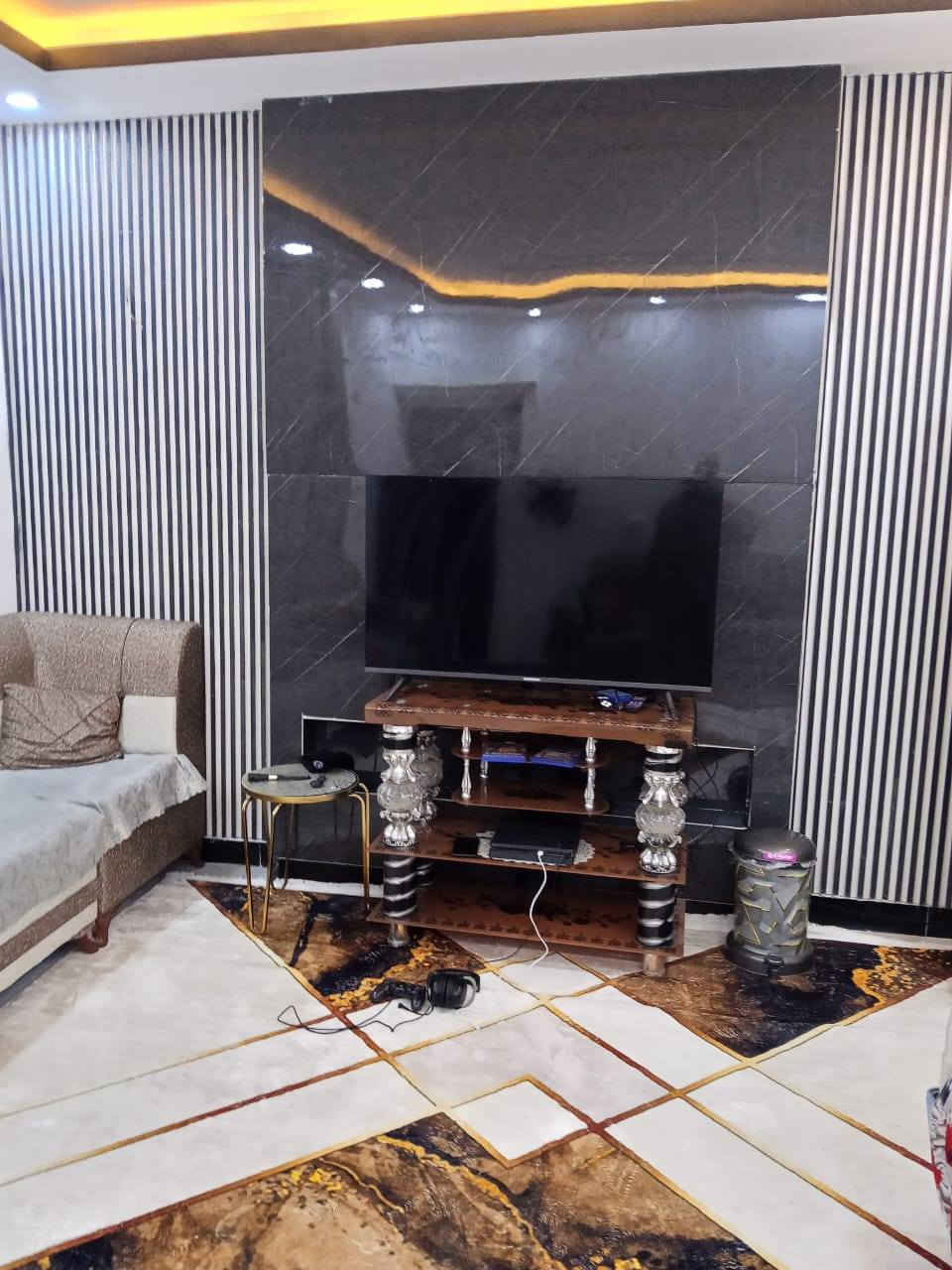 #اعـــــلان(144).

- بيت طابقين للبيع.
- الموقع الجبيلة.
- عرض الشارع 10 م.
- المساحة 150 متر.
- الواجهة 12 متر.

- الطابق الارضي. 

- غرفة منام. 
- صالة استقبال. 
- مطبخ صحيات. 

- الطابق الأول. 

- 3 غرف منام.
- غرفة صغيرة.
- صحيات. 

- السعر 325 مليون.

#شركة_دينار_العقارية.
ـــــــــــــــــــــــــــــــــــــــ
*********** 
*********** 

#عنوان_الشركة:- البصرة. الجنينة. حي الأندلس.. قرب اسواق بانـــــــــــــــدأ. 

#نستقبل_كافة_عروضكم_ما_عليكم_الا إرسال تفاصيل عقاركم على خدمة الواتساب(***********) .
