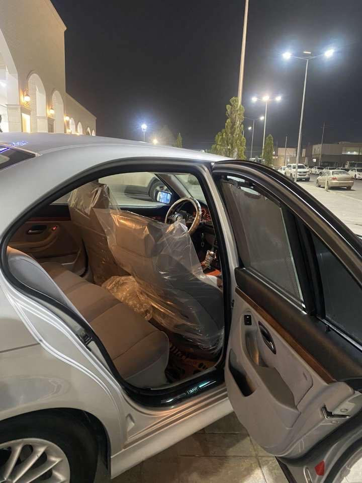 بي ام سةقةر موديل ٢٠٠١ حجم ٥٢٥ دوو پارجة اوروباي هةية سةيارةكة ٢٠١٩ داخل بوة رةقةم كراية دةعامي لو دةعامي بةشةرت لةسةر وةزني شكريكة ماوة لة هةوليرة ژ..م***********
