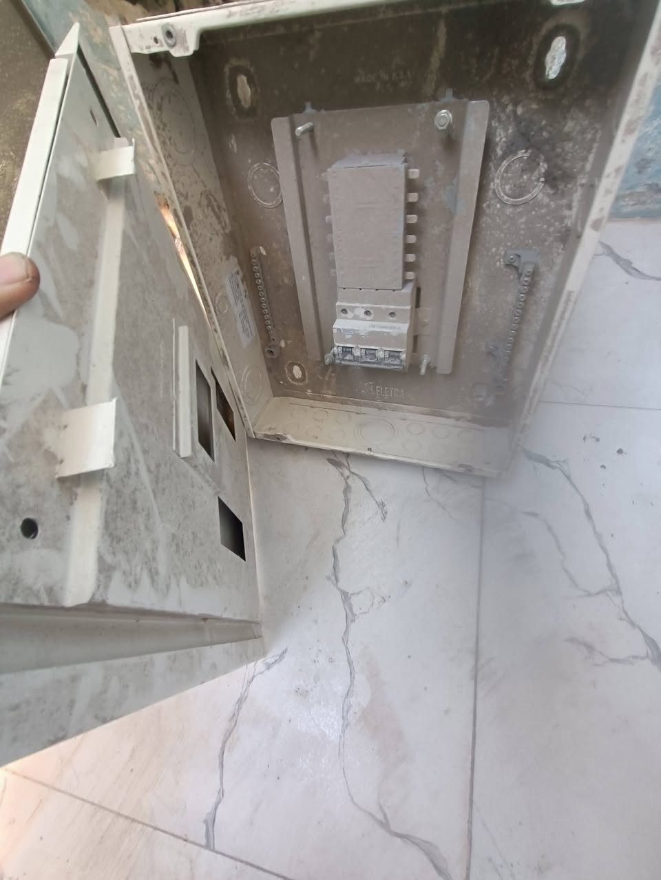 للبيع مكاني أبو دشير شارع الزيتون *********** سعره ٣٠الف
