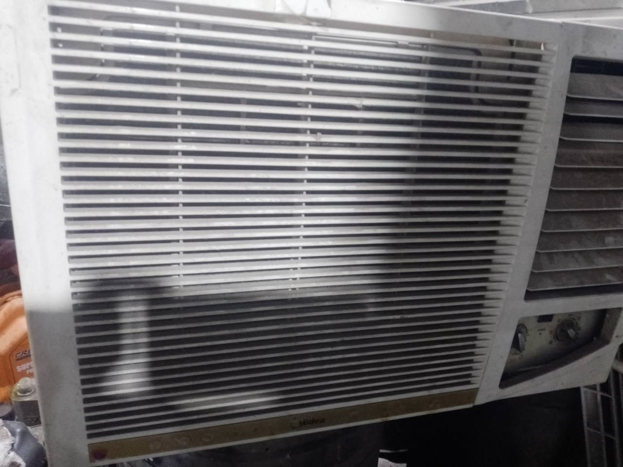 السلام عليكم مكيفات عدد 2 واحد كري وثاني ميديه مادخلت تصليح ع وضع الشركه وضمان سعر الوحد 225الف مكاني بلنجف حي مهندسين رقم ***********
