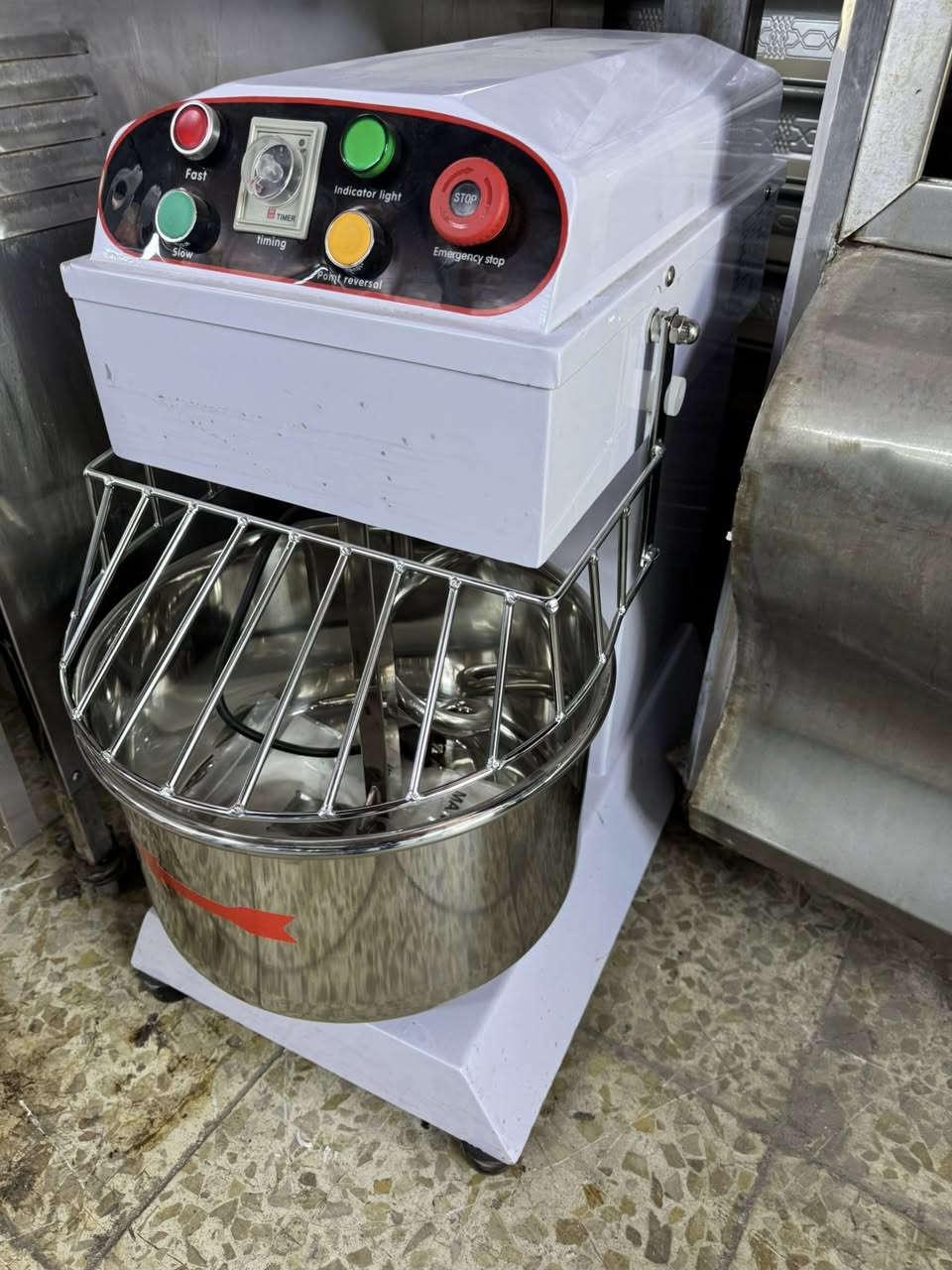 السلام عاليكم
وصول بضاعة مطاعم ايطالي وتركي وصيني
مستخدم وجديد 
للاستفسار ***********
