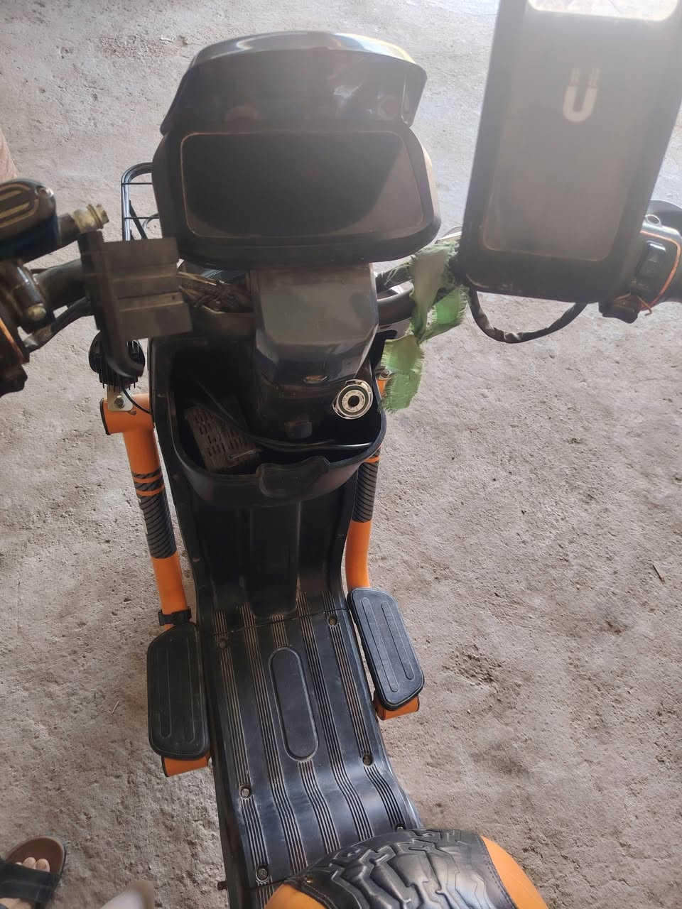 سلام عليكم شباب للبيع موديل ٢٥ مكفول عده بطاريته ضعيفه المحاويل ***********
السعر ٣٠٠

